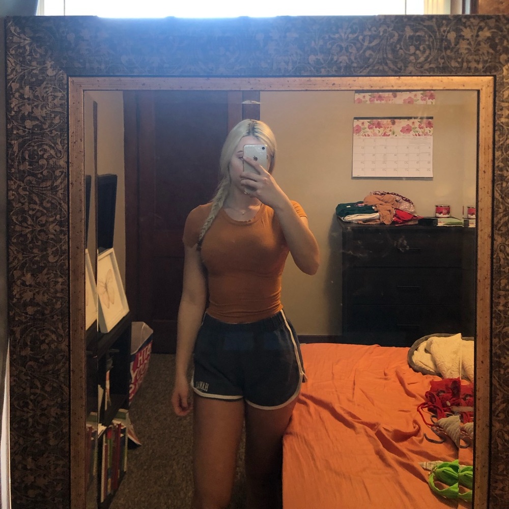 such a cute crop top 🧡
